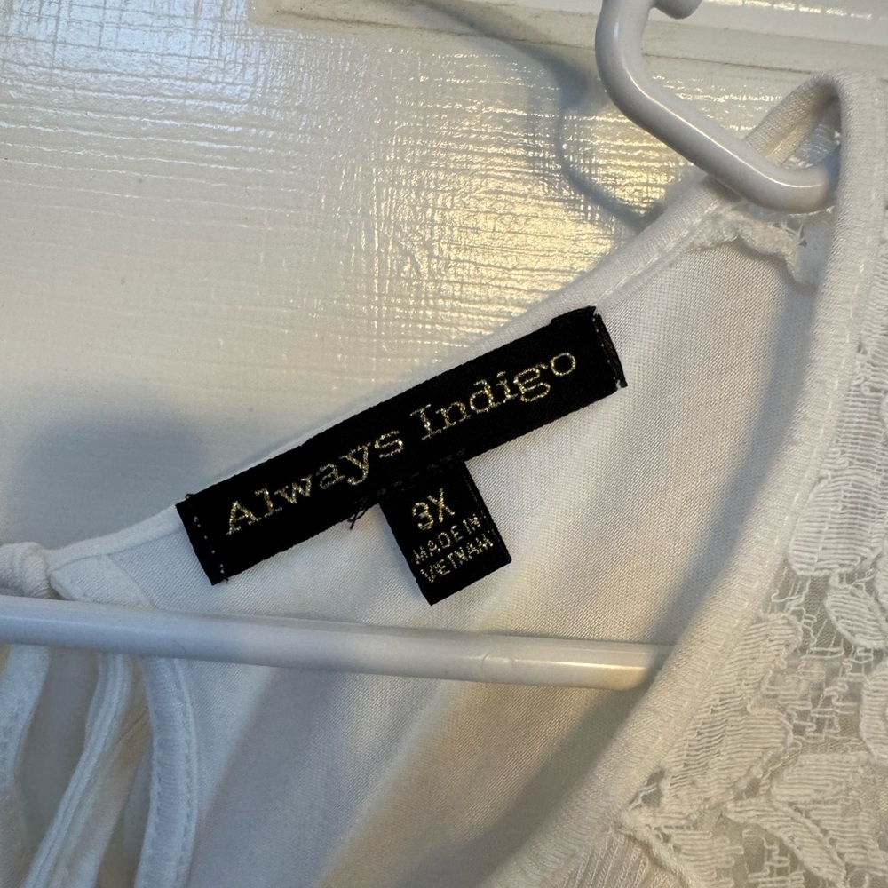 Chic White Lace Women's Blouse - Picture 3 of 3